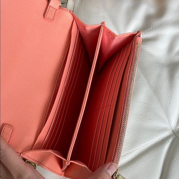 Tory Burch Cream Crossbody Bag with Gold Emblem - Picture 2 of 5